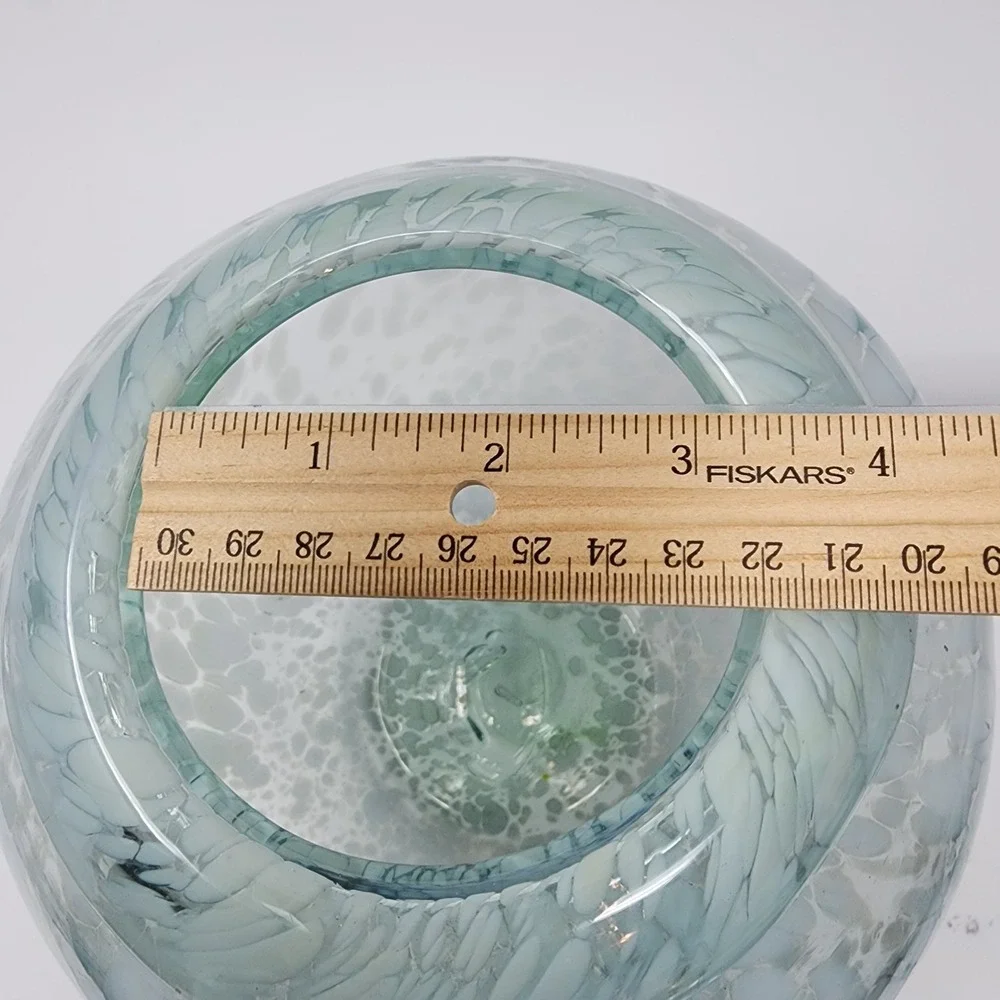 Unbranded glass confetti